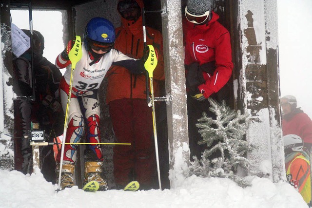 Durchblick  trotz Nebel: Bei typischem...-Skihang Seebuck in die neue  Saison.   | Foto: Wiedmann
