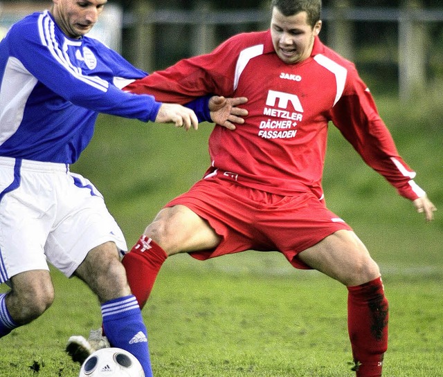 Dominic D&#8217;Antino (rechts) sicher...urz vor Schluss zum 2:2  einen Punkt.   | Foto: Scherer