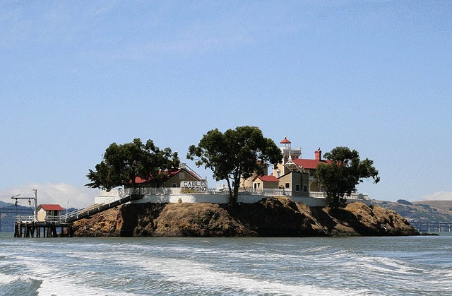 Die Leuchtturminsel mit der East Brother Light Station   | Foto: dpa