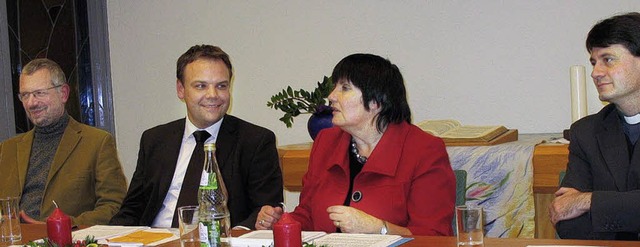 ber Kirche und Staat diskutieren von ... Wonnay und Pfarrer  Gianluca Carlin.   | Foto: Privat