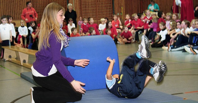 <Bildtext> Bei der Turngala des TBK de...r den Augen des Nikolauses.</Bildtext>  | Foto: Werner Schnabl