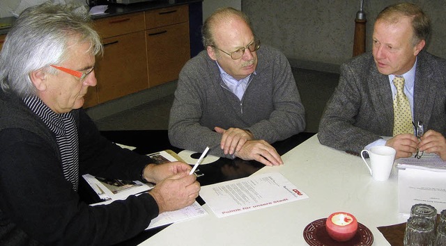 Peter Wei MdB (rechts) sprach mit Ver...eisverbandsvorsitzende Dr. Ulrich Ruh.  | Foto: Thomas Steimer