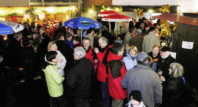 Zum einem stimmungsvollen Treffpunkt ... sich der Wylerter Weihnachtstreff. | Foto: Wolfgang Künstle Zum einem stimmungsvollen Treffpunkt ... sich der Wylerter Weihnachtstreff. | Foto: Wolfgang Künstle