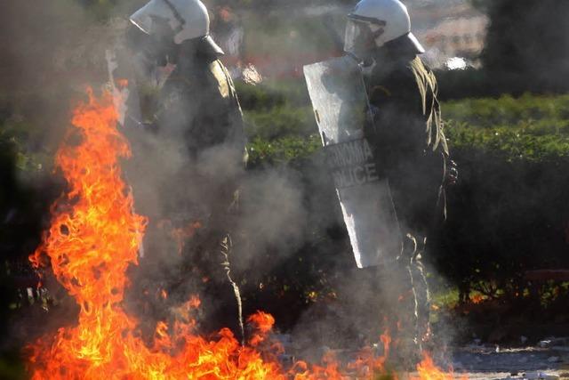 Griechische Polizei hlt sich zurck