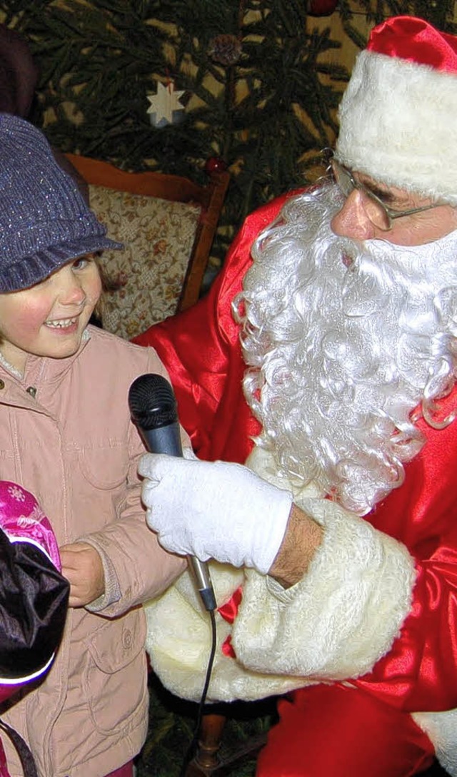 Gedichte fr den Nikolaus auf dem Degerfelder Dorfplatz.   | Foto: Birlin