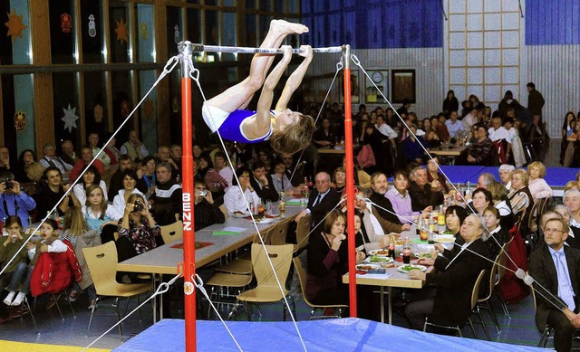 Volles Haus, tolles Programm: In der L...ich auch die kleinen Turner ins Zeug.   | Foto: W. Knstle