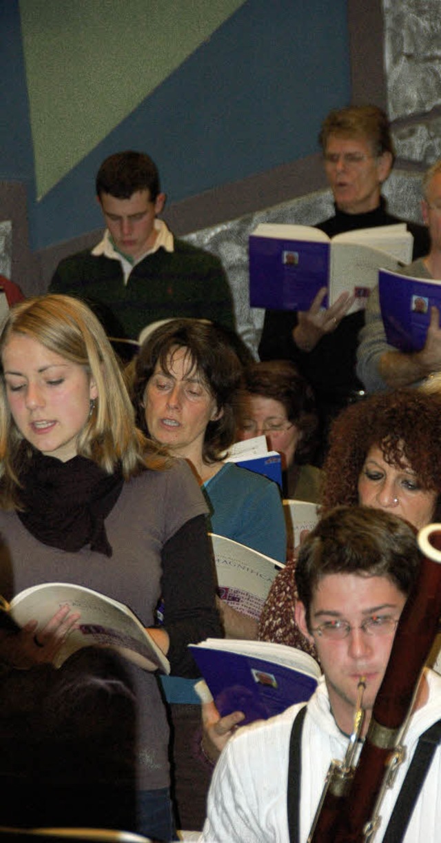 Gemeinsam proben die Mitglieder des M...ktchores sowie des Mnsterorchesters.   | Foto: Sebastian Barthmes