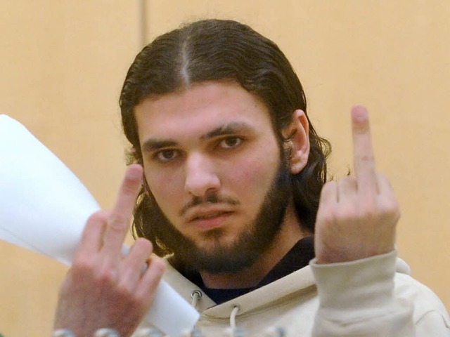 Weltliche Geste: Youssef el-Hajdib im Dsseldorfer Oberlandesgericht  | Foto: ddp