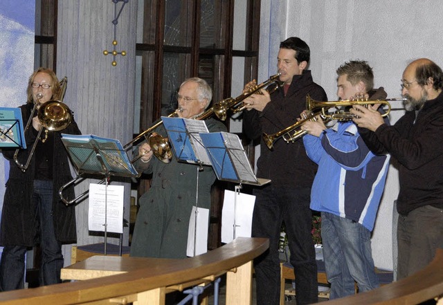 Der Posaunenchor  begleitete das Adventssingen.   | Foto: Oehler