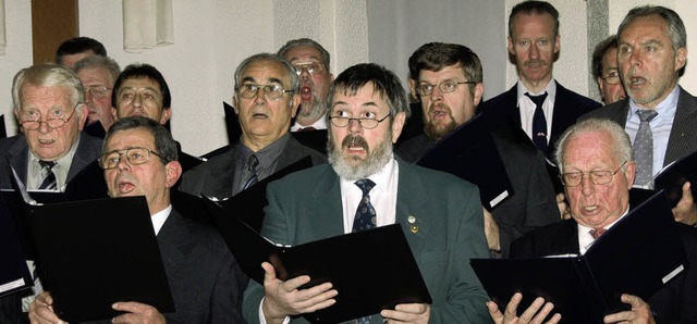 Die Mnnerchre von Zell und Atzenbach...ann boten besinnliche Musik zum Advent  | Foto: Karin Stckl-Steinebrunner