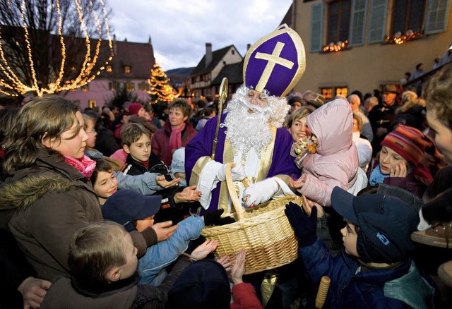 Der Nikolaus ist auch im Elsass ein ge...ast, bei Kindern wie bei Erwachsenen.   | Foto: CRTA / Meyer