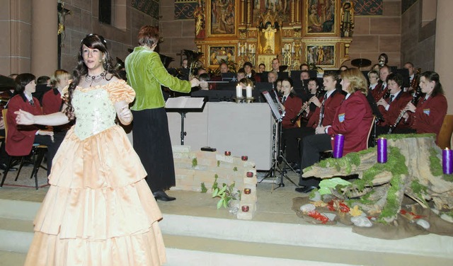 Die Solistin Melanie Bohn und der Musikverein Forchheim.  | Foto: Vitt