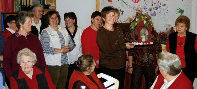 Eine symboltrchtige Laterne erhielt H...en Landfrauen des Kleinen Wiesentals.   | Foto: Heiner Fabry