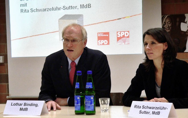 Lothar Bindig informierte auf Einladun...schafts- und Schenkungssteuer-Gesetz.   | Foto: Manfred Herbst