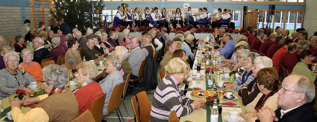 Alle Pltze besetzt &#8211; die Senior...rden in Grafenhausen gut unterhalten.   | Foto: ulrike hiller