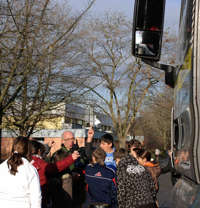 Der &#8222;tote Winkel&#8220; ist fr ...   gro, wie Schler  feststellten.     | Foto: Siefke