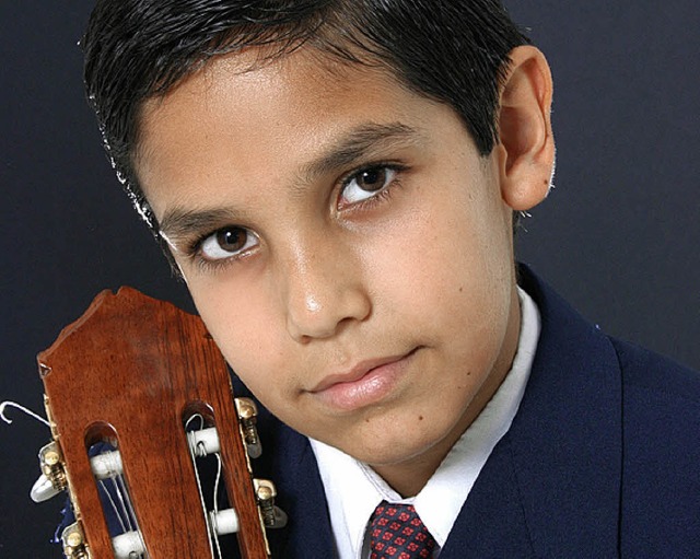 Der 13-jhrige Gitarrist Julia Cesar Cristaldo aus Paraguay   | Foto: PRO