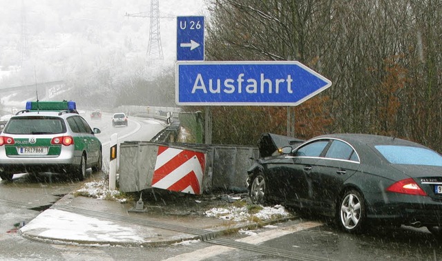 Mit voller Wucht prallte das Auto gegen den Aufprallschutz.   | Foto: BZ