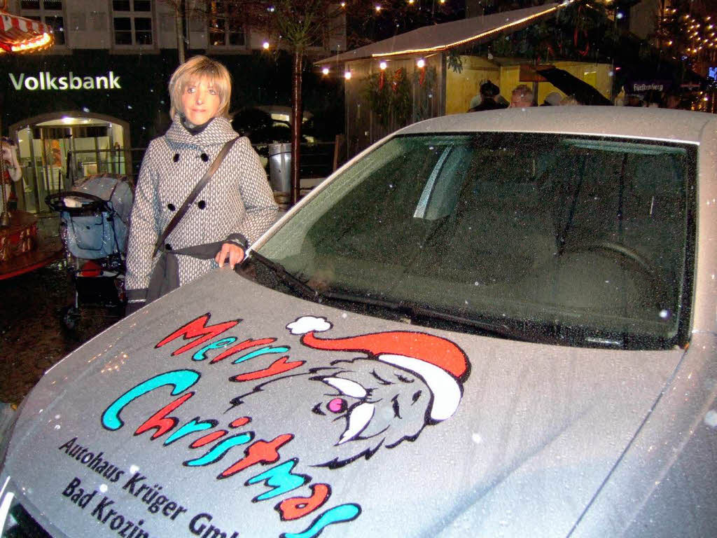 Lichterglanz, Glhwein, Coca-Cola – und das alles mit Schneeflckchen zur Erffnung des Weihnachtsmarktes in Bad Krozingen