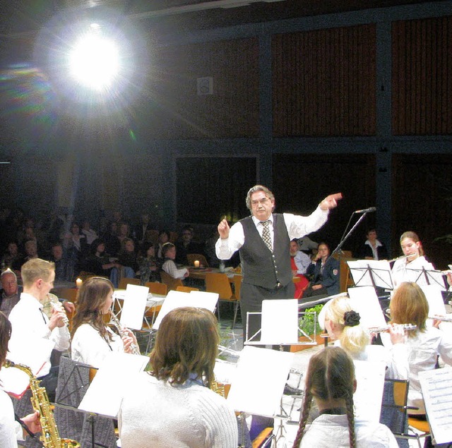 Mit Dirigent Hans Burg lief das Jugend...er&#8220; zu grter Spielfreude auf.   | Foto: stefan merkle