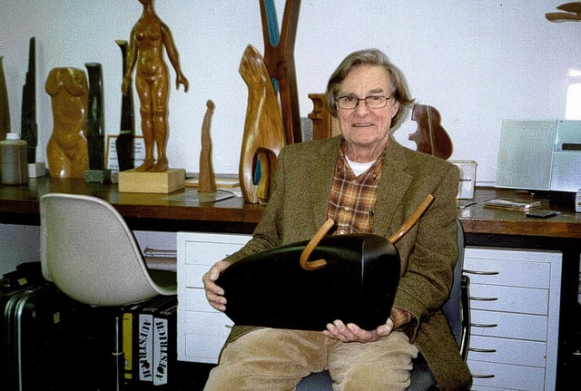 Der Bildhauer Rolf Baum in seinem Atelier   | Foto: wolfgang grosholz