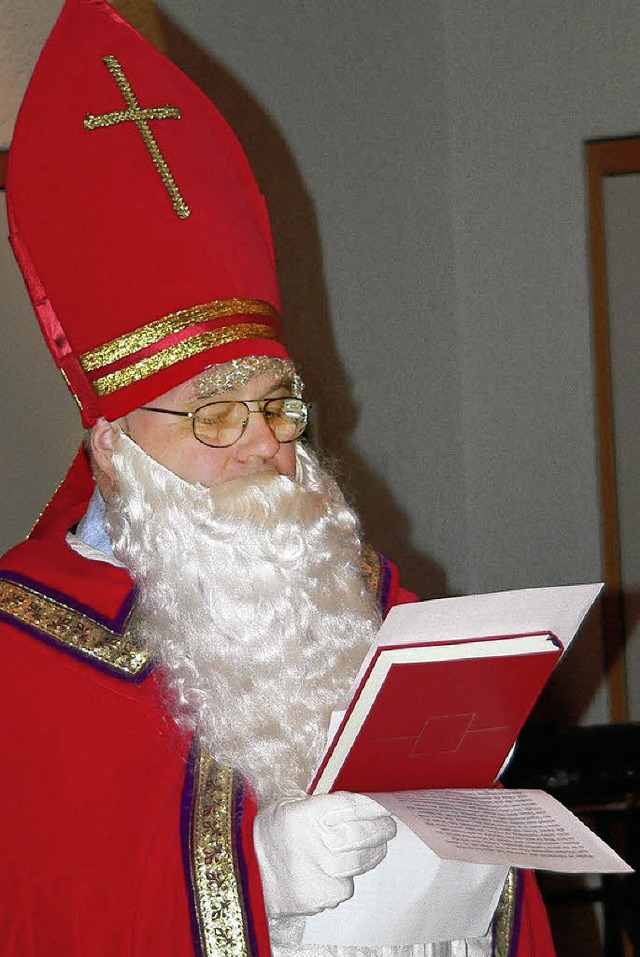 .Auch bei den &#8222;tanzenden Seniore... war der Nikolaus gern gesehener Gast.  | Foto: Diehl