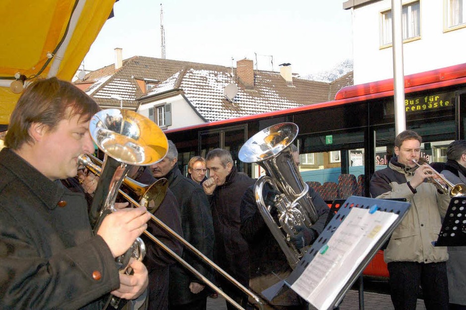 Das Quintett des Blechbläserensembles Querblechein spielte bei der Eröffnung der neuen Buslinie 38 (Foto: Hary Wickert) Das Quintett des Blechbläserensembles Querblechein spielte bei der Eröffnung der neuen Buslinie 38 (Foto: Hary Wickert)