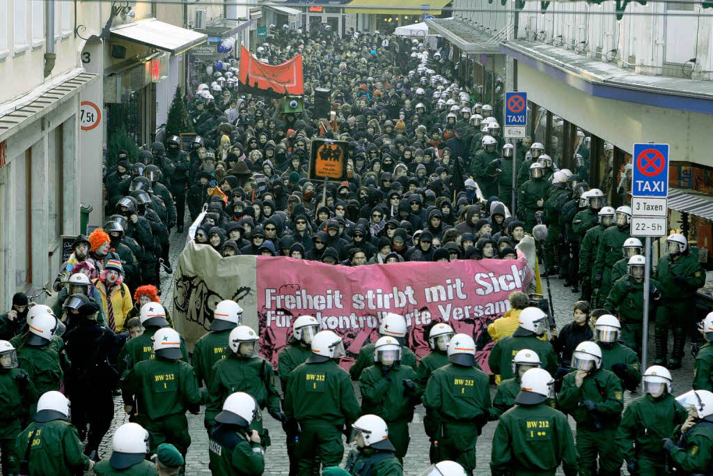 2000 Menschen Demonstrieren Friedlich - Freiburg - Badische Zeitung