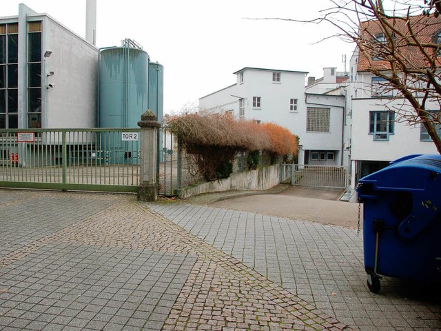 Das Gelnde zwischen groer Halle und ...am mit dem Kaufhaus Krauss vermarkten.  | Foto: Marius Alexander