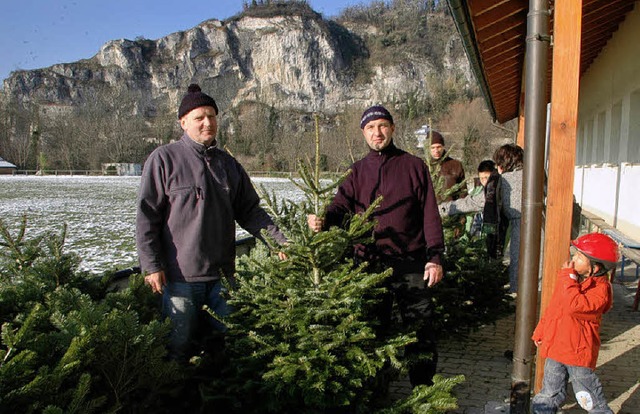 Frische Bume und viele schne Kleinig...ab es auf dem Weihnachtsmarkt Istein.   | Foto: Ounas-Krusel