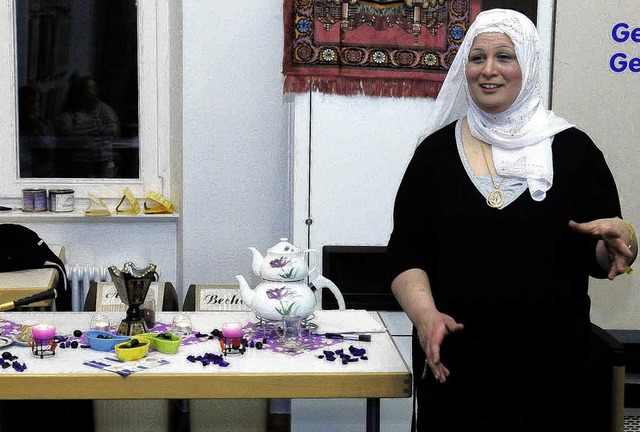 Nicht nur Einblicke in die irakische K...b Sana Hussein in der Volkshochschule.  | Foto: wolfgang knstle