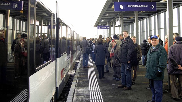 Seit gestern hlt die Regio-S-Bahn ins...olz, die am Samstag eingeweiht wurde.   | Foto: Thomas Loisl Mink