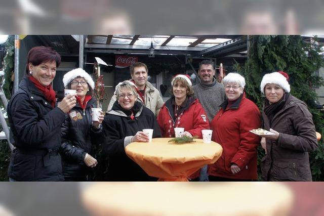 Der erste Weihnachtsmarkt in Buch ist ein Erfolg