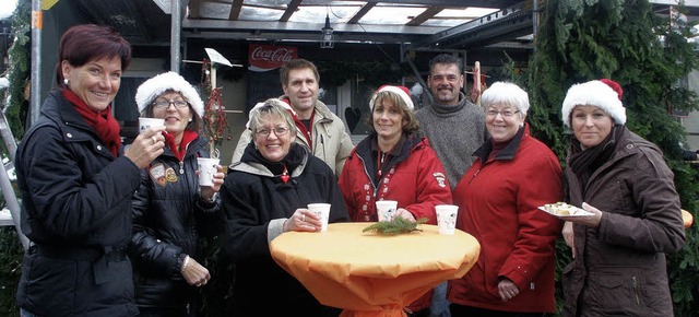 Marktfrauen und Besucher haben die sch...ten  Bucher Weihnachtsmarkt genossen.   | Foto: Dehmel