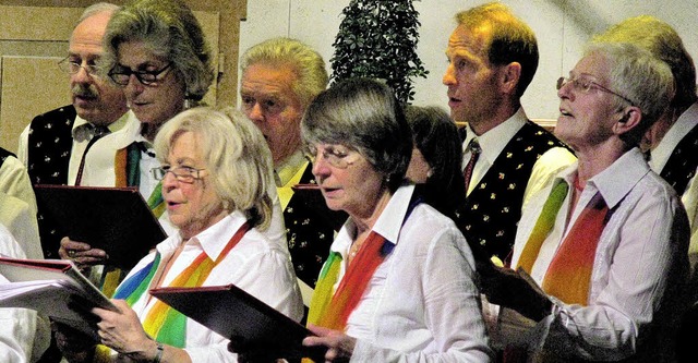Vorweihnachtliche Freude verbreitete d...sang der Chre des Liederkranz Zarten.  | Foto: Monika Rombach