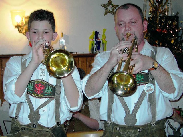 Tobias und Werner Kessler bei ihrem Trompetensolo.  | Foto: Cornelia Selz