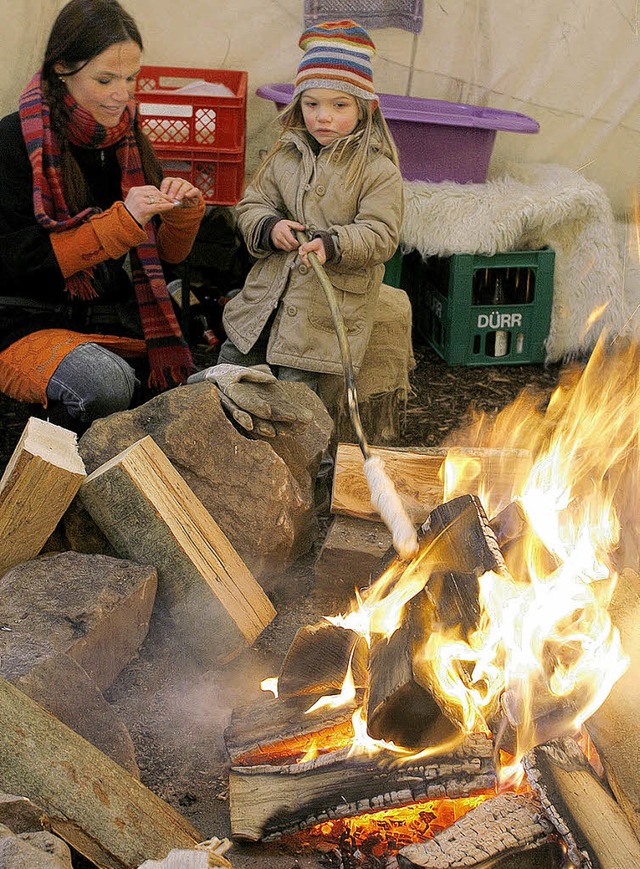 Stimmungsvolles Lagerfeuer im Tipi   | Foto: Heidi Fssel