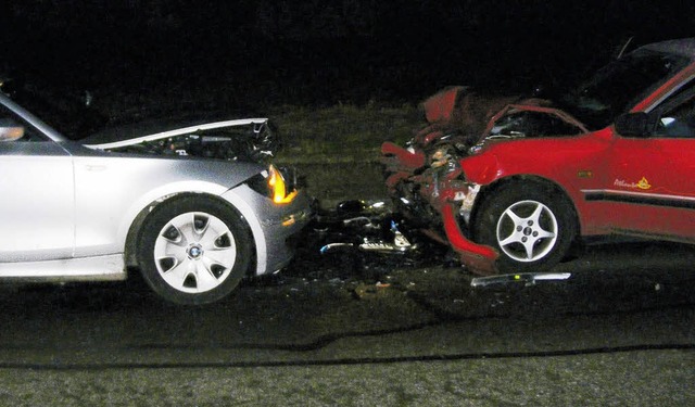 Schwer verletzt wurde der Fahrer des s...it diesem Honda zusammengestoen war.   | Foto: Polizei