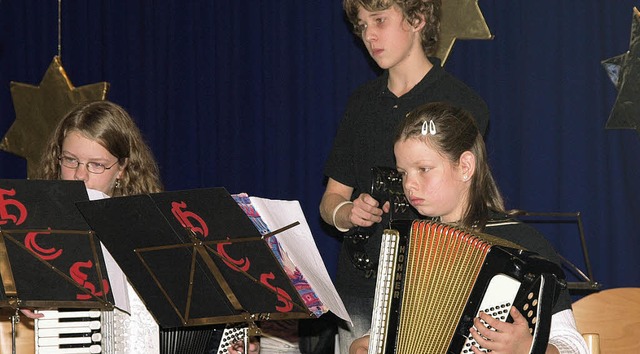 Annika und Cordula Kiefer interpretier...misch untersttzt durch Florian Hlzle  | Foto: Karin Stckl-Steinebrunner