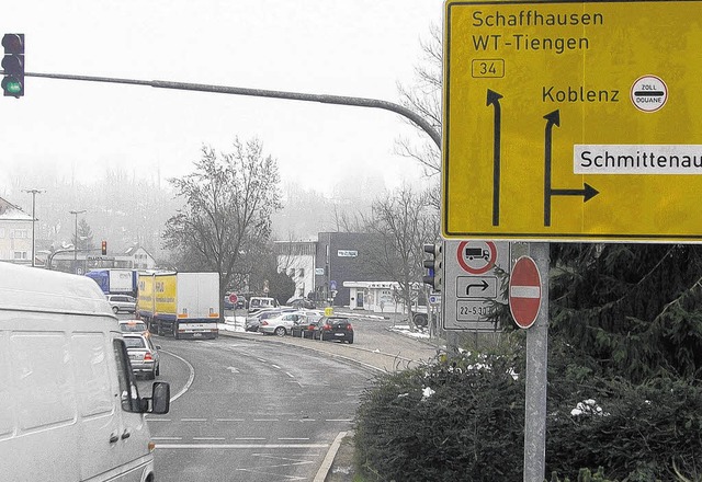 Nach dem Schild in Richtung Zoll kommen die Parkbuchten.   | Foto: BZ