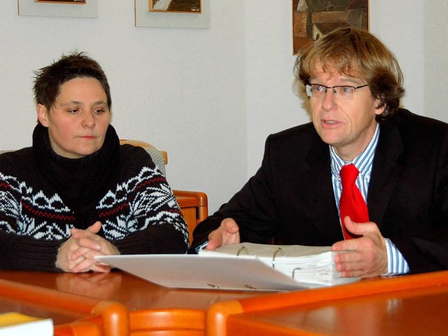 Susanne Cuthbertson und Michael Thoma ...Unterschriften fr das Brgerbegehren.  | Foto: Sylvia Timm