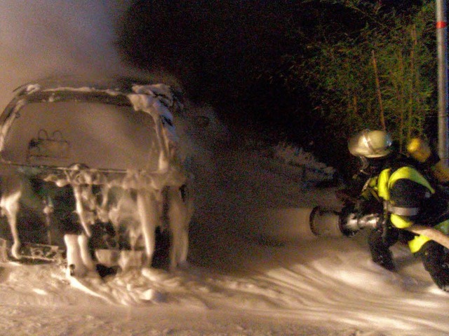 Ausgebrannt sind zwei Autos in Broggingen.  | Foto: wehr Herbolzheim