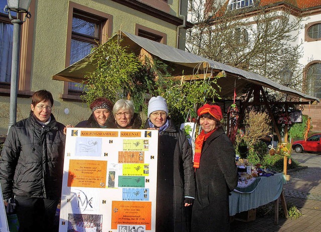 Die Frauen der Kolpingfamilie verkauft...liebten Christbaumverkauf in Kollnau.   | Foto: Barbara Dorner