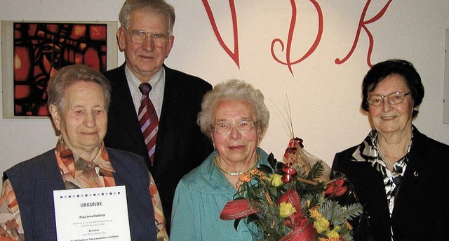 Adolf Nefzger und Emilie Iselin (ganz ...datz und Marta Voler (von links) aus.  | Foto: karlernst lauffer