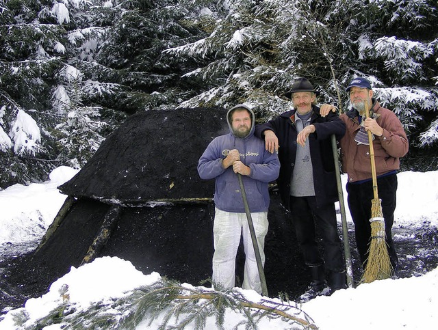 Bei der ersten Bergalinger Waldweihnac...iebene Wintermeiler bewundert werden.   | Foto:  WOLFGANG ADAM