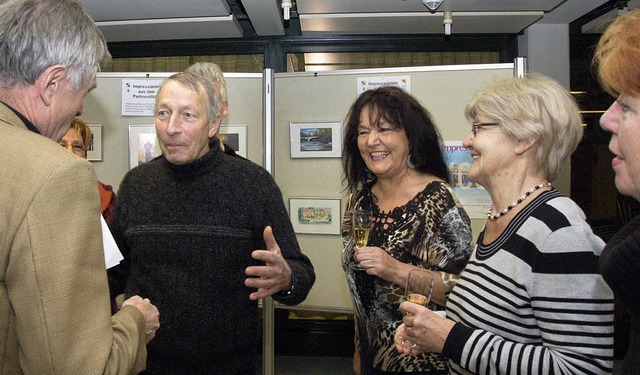 Angeregte Gesprche beim Apro:  OB Ni...er und Loni Eichmann im Rathaus-Foyer   | Foto: ralf Staub