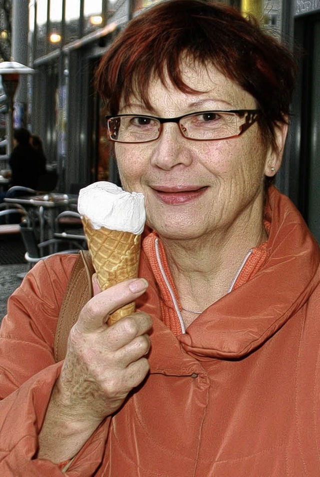 Dicke Jacke und eine leckere Kugel Eis: Marianne (51) aus Emmendingen   | Foto: A. Reiter