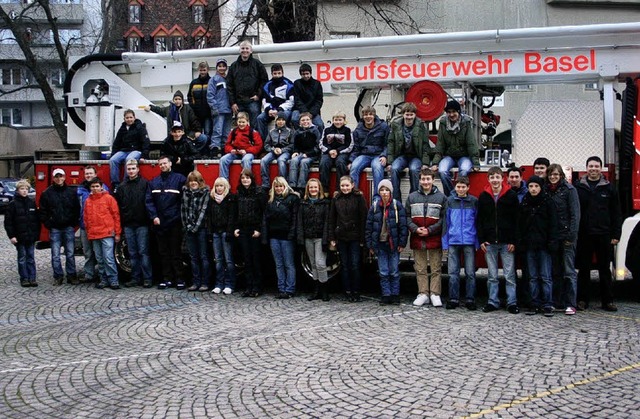 Zells  Jugendwehr  bekam einen   Eindr...uerwehr  bei einem  Besuch  in Basel.   | Foto: Privat