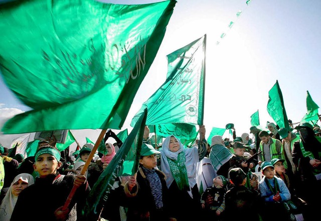 Anhnger der Hamas: Israel und die rad...or, die Waffenruhe gebrochen zu haben.  | Foto: dpa