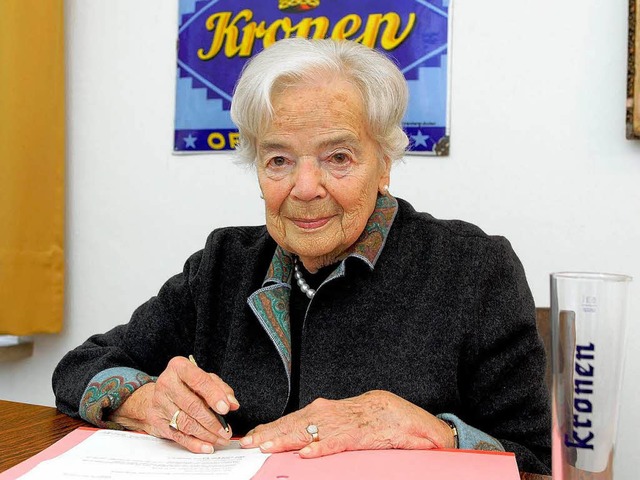 Johanna Nitze im Alter von 90 Jahren. ... sie im Alter von 92 Jahren gestorben.  | Foto: Peter Heck